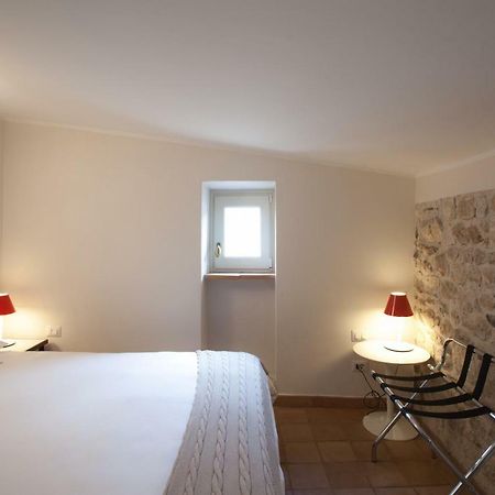 Lelive Bed And Breakfast Sermoneta Bagian luar foto