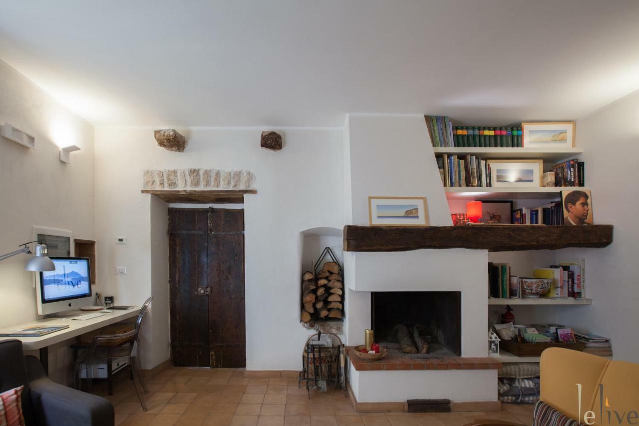 Lelive Bed And Breakfast Sermoneta Bagian luar foto